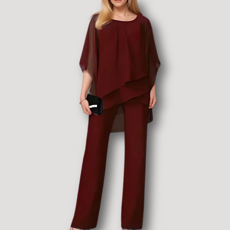Elegantes Damen-Abendset in Rot, bestehend aus fließender Bluse und Hose. Perfekt für stilvolle Anlässe. Mode, Damenbekleidung, Abendmode.
