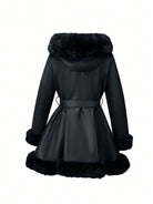 Damen PU-Jacke mit Kunstfellfutter, Kapuze und Taillengürtel. Perfekt für Herbst und Winter. Modisch, warm und stilvoll.