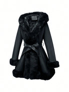 Damen PU Jacke mit Kunstfellfutter, Kapuze und Taillengürtel. Perfekt für Herbst und Winter. Modisch, warm, stilvoll. Ideal für kalte Tage.