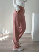 Damenjeans in Rosa, Y2K-Stil, hohe Taille, weites Bein, Voll-Länge. Modische Denim-Hose, ideal für trendige Streetwear-Looks.
