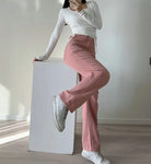 Damenmode: Rosa High-Waist-Jeans, gerade geschnitten, Y2K-Stil, weites Bein, Voll-Länge. Perfekt für trendige, lässige Outfits.