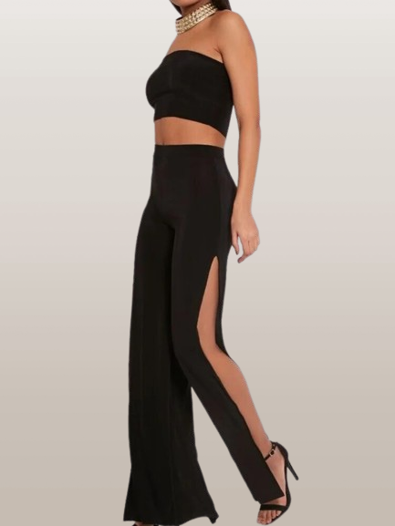 Schwarze Damenhose mit hohem Schlitz, elegantem Design und figurbetonter Passform. Perfekt für Abendmode und stilvolle Anlässe.