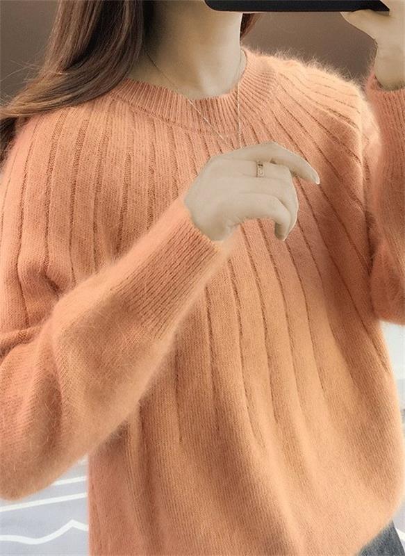 Damenpullover aus weichem Strick in warmem Orange, ideal für Herbstmode. Bequem, stilvoll und vielseitig kombinierbar. Perfekt für kühle Tage.