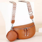 Braune Leder-Bauchtasche mit geometrischem Schultergurt und rundem Münzbeutel, modisch, praktisch.