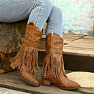 Damen Cowboy Stiefel mit Fransen, braun, aus Lederimitat. Perfekt für Western-Look, kombiniert mit Jeans. Modische, bequeme Stiefel für Damen.