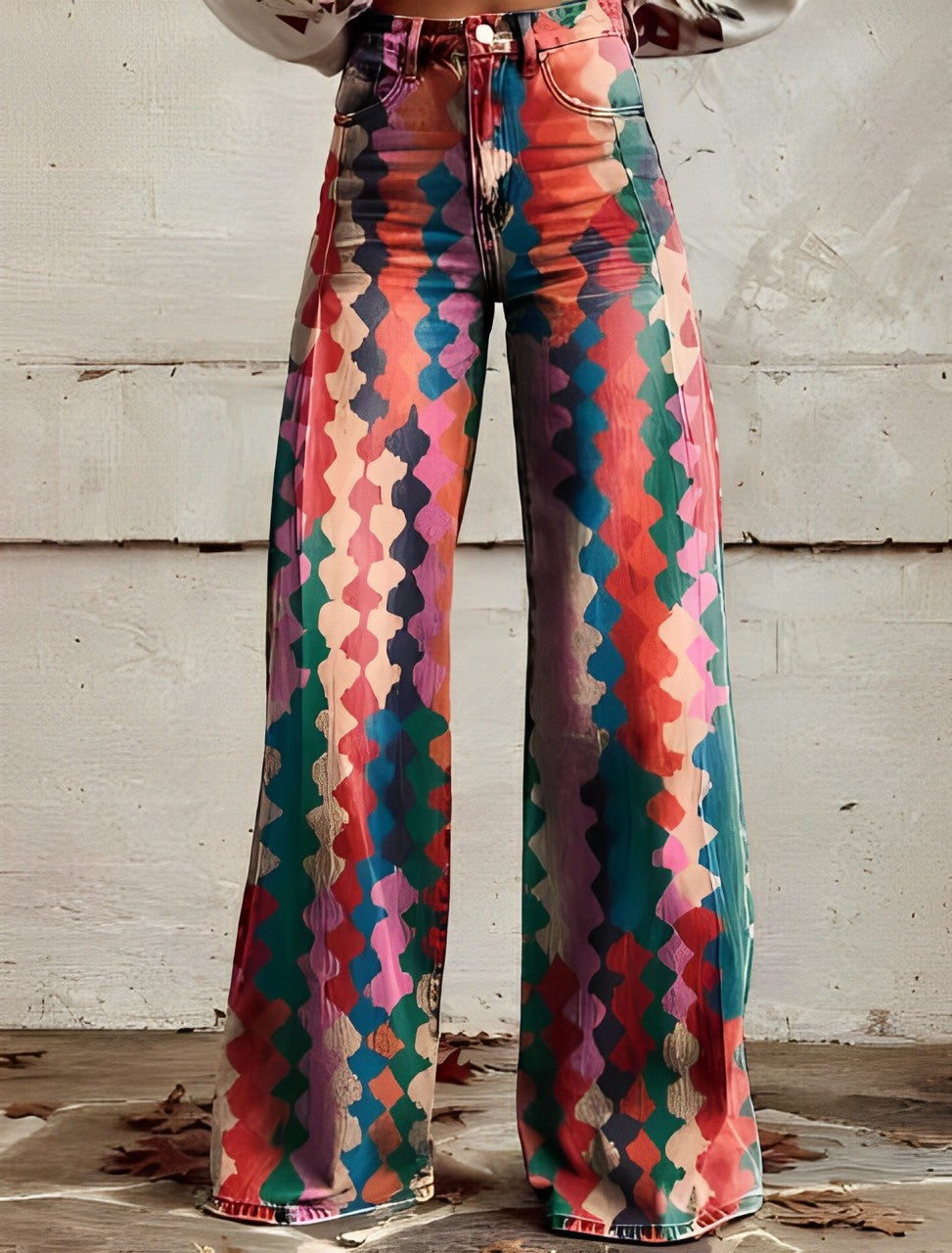 Bunte Schlaghose mit geometrischem Muster, ideal für Retro-Mode-Liebhaber. Perfekt für Vintage-Outfits und auffällige Streetwear-Looks.