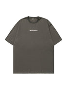 Dunkelgraues T-Shirt mit "Masterpiece"-Aufdruck, Unisex, aus 100% Baumwolle, lässiger Stil, ideal für Streetwear und Freizeitmode.
