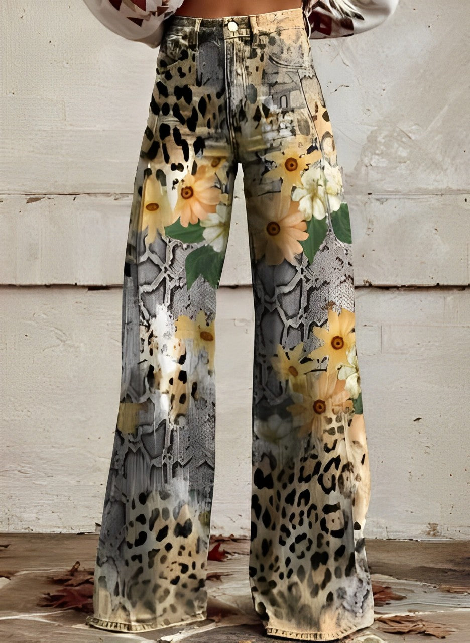 Damenhose mit Blumen- und Leopardenmuster, weites Bein, modisch, trendig, ideal für Herbstmode, auffälliges Design, bequem und stilvoll.