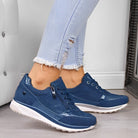 Damen Sneaker in Blau, modisch und bequem, ideal für Freizeit und Alltag. Perfekte Kombination aus Stil und Komfort, trendige Wahl.