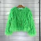 Grüner Kunstpelz-Pullover, flauschig und modisch, ideal für trendige Winteroutfits. Perfekt für stilvolle, auffällige Looks.