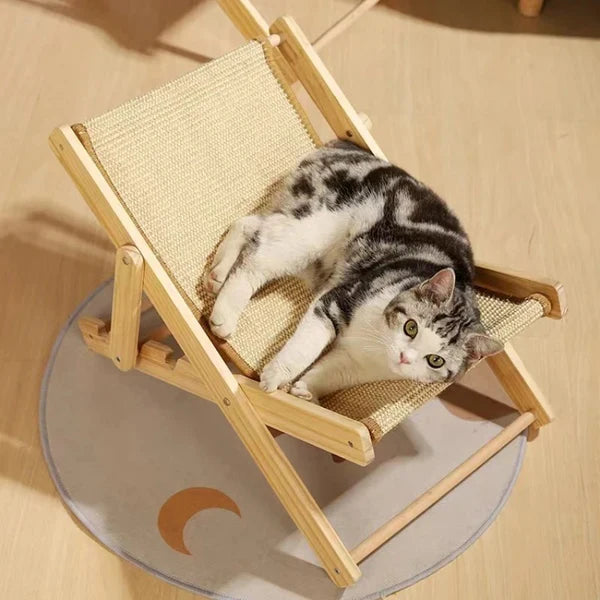 Katzenliege aus Holz mit gemütlichem Stoffbezug, ideal für Katzen zum Entspannen. Perfektes Katzenmöbel für stilvolle Inneneinrichtung.