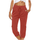 Damen Caprihose in Rot, lässig und bequem, mit Kordelzug und Seitentaschen. Perfekt für Freizeit und Sport. Hochwertige Sommermode.