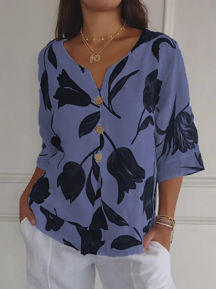Damenbluse mit floralem Muster, V-Ausschnitt und Knopfleiste, lässig-elegant, ideal für Frühling und Sommer. Perfekt für modische Outfits.