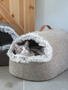 Katzenhöhle aus Stoff, beige, mit Kunstfellrand, gemütlich, für Katzen, modernes Design.