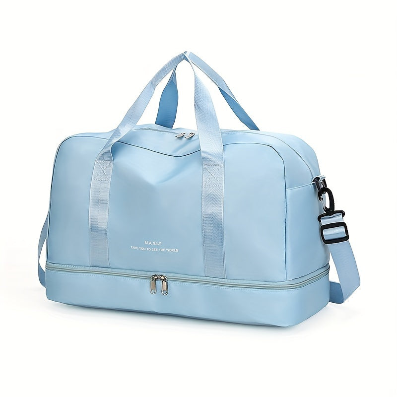 Hellblaue Reisetasche mit verstellbarem Schultergurt, großem Hauptfach und Reißverschluss. Perfekt für Reisen, Sport und Freizeit.