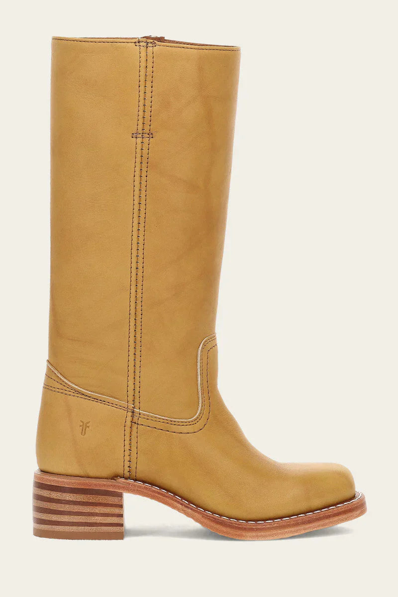 Gelber Lederstiefel mit Blockabsatz, kniehoch, ideal für Damenmode. Hochwertige Verarbeitung, robustes Design, perfekt für Herbst und Winter.