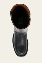Schwarzer Lederstiefel, klassisches Design, langlebig und stilvoll. Perfekt für Outdoor-Aktivitäten und modische Alltagslooks.