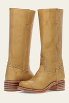 Damenstiefel aus Leder in Gelb, knöchelhoch mit Blockabsatz. Perfekt für Herbstmode, langlebig und stilvoll. Ideal für trendbewusste Frauen.