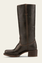 Brauner Lederstiefel mit Blockabsatz, kniehoch, ideal für Damenmode. Hochwertiges Material, langlebig und stilvoll. Perfekt für Herbst/Winter.