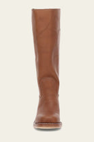 Brauner Lederstiefel, kniehoch, mit robustem Design. Perfekt für Herbstmode, langlebig und stilvoll. Ideal für Damen und Herren.