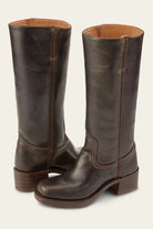 Braune Lederstiefel für Damen, knöchelhoch, mit Blockabsatz und Ziernähten. Perfekt für Herbstmode, langlebig und stilvoll.