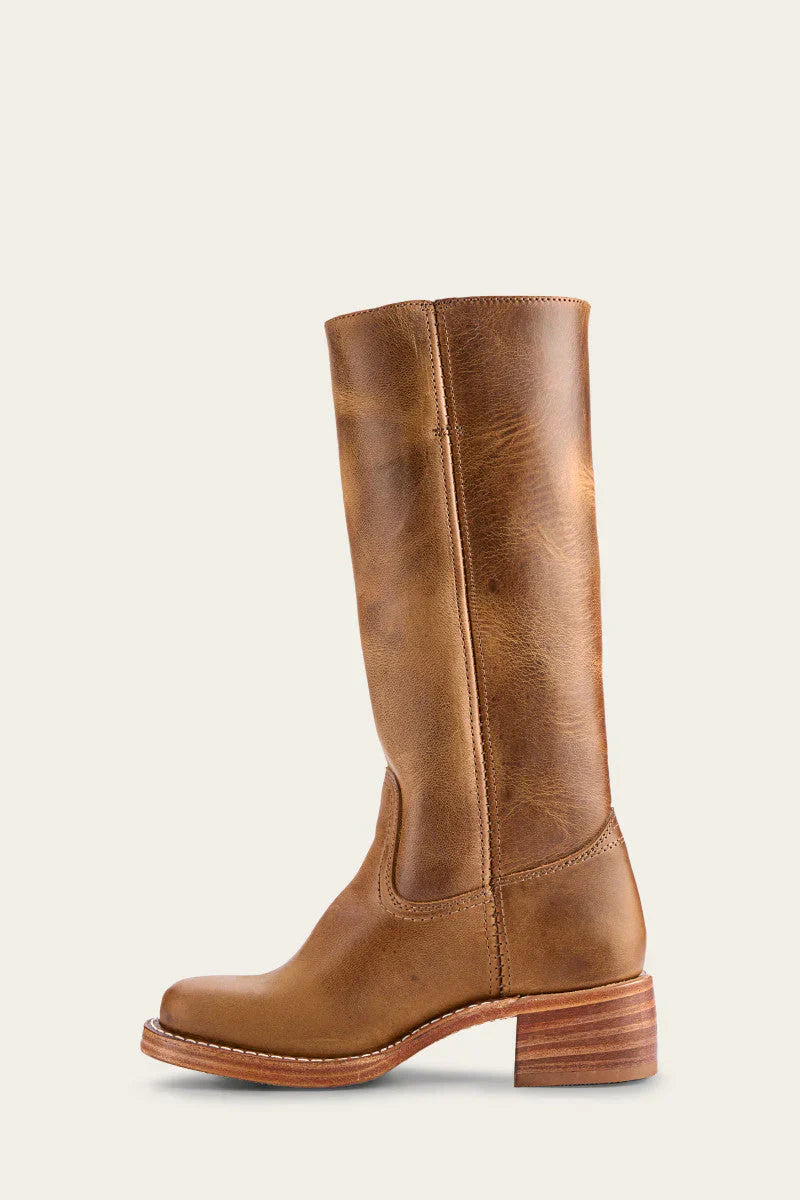 Damenstiefel aus braunem Leder, knöchelhoch, mit Blockabsatz. Perfekt für Herbstmode, langlebig und stilvoll. Ideal für Casual- und Outdoor-Looks.