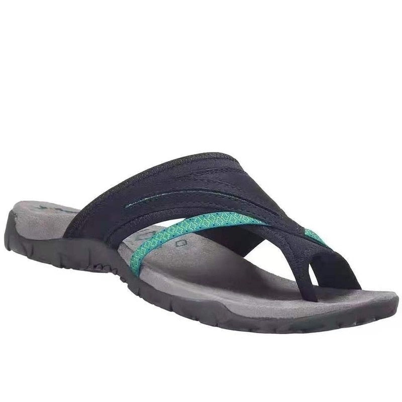 Damen-Sandale in Schwarz mit grünem Akzent, rutschfeste Sohle, ideal für Sommer und Strand. Bequeme Flip-Flops, modisch und langlebig.