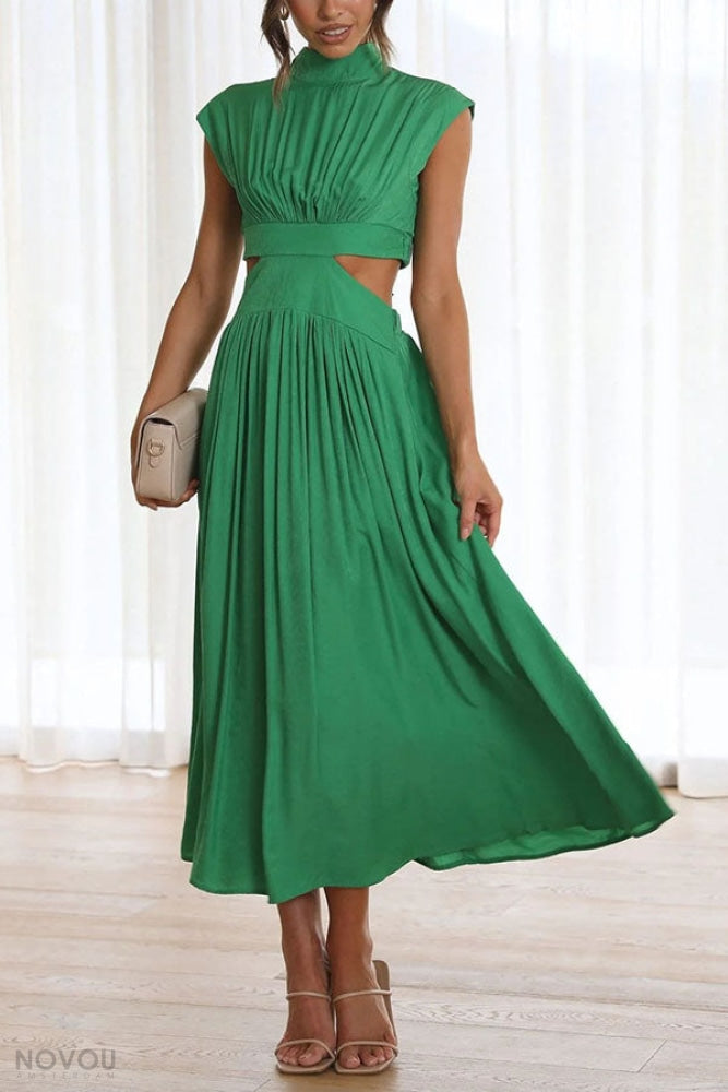 Elegantes, grünes Maxikleid mit Cut-Outs, ärmellos und plissiert. Perfekt für Sommermode, Damenbekleidung, stilvolle Abendgarderobe.