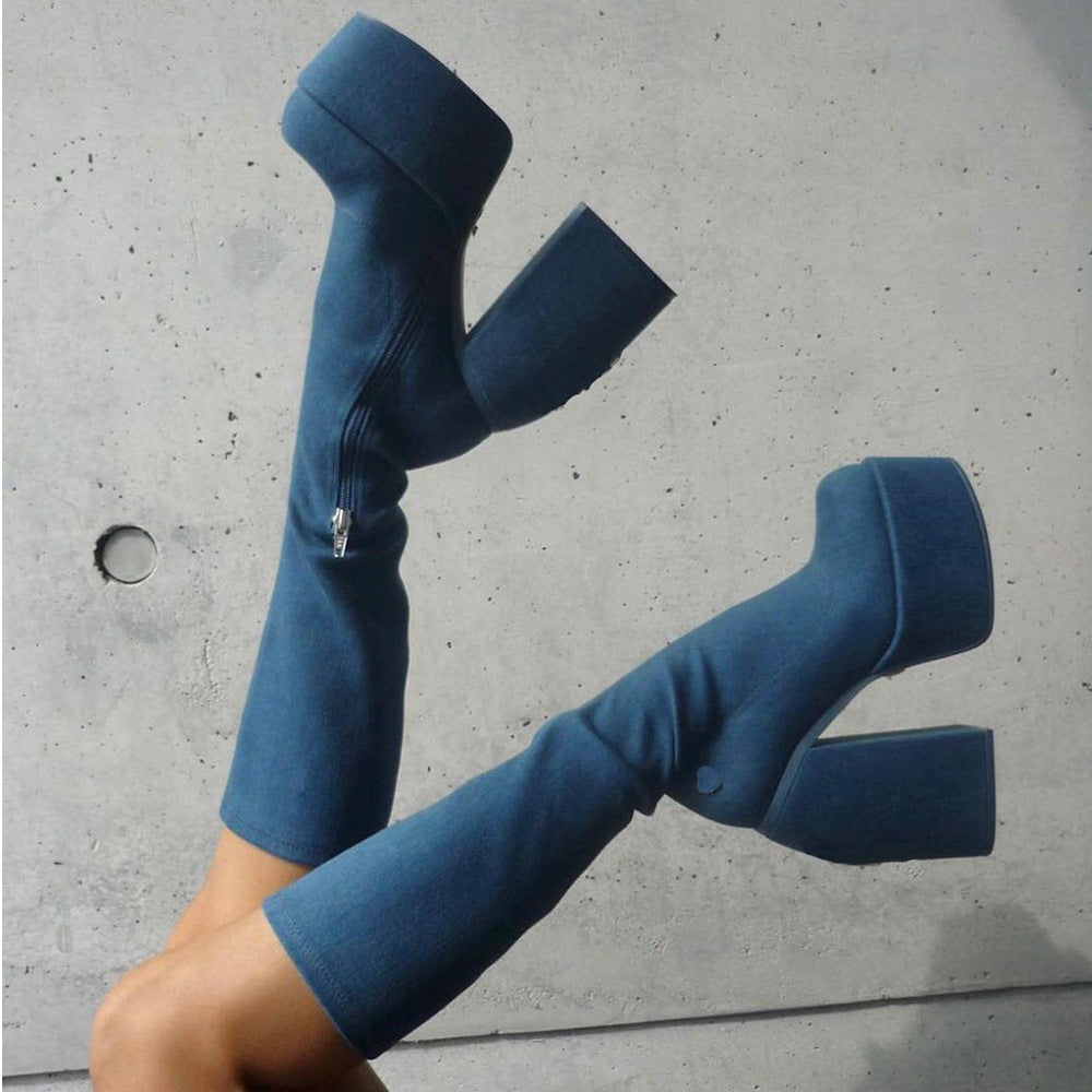 Blaue Plateau-Stiefel mit Blockabsatz, trendiges Design, ideal für modische Outfits. Perfekt für Herbst/Winter, stilvoll und auffällig.