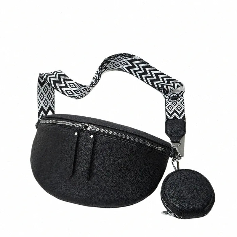 Schwarze Gürteltasche mit geometrischem Muster, verstellbarem Riemen und Reißverschluss.