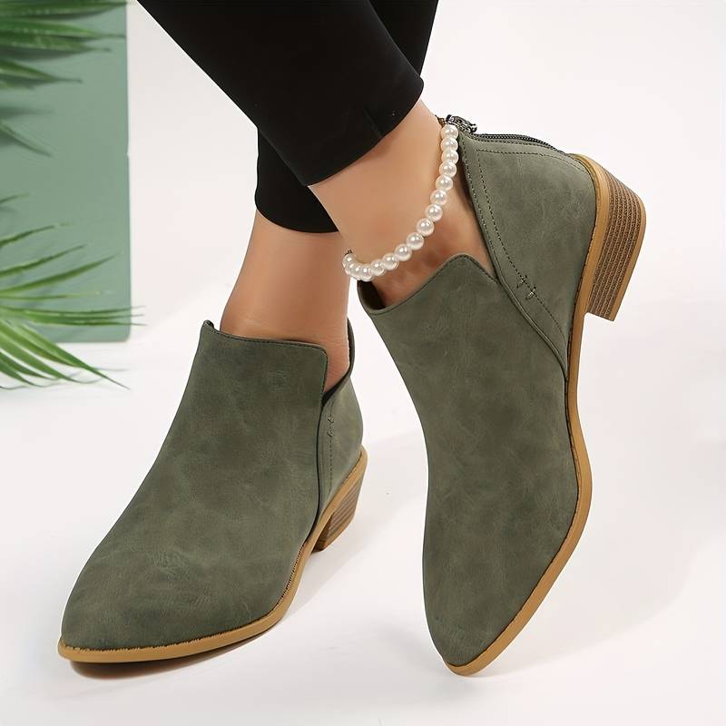 Grüne Damen-Stiefeletten mit niedrigem Absatz, elegantes Design, ideal für Herbstmode. Bequeme Passform, vielseitig kombinierbar, trendige Wahl.