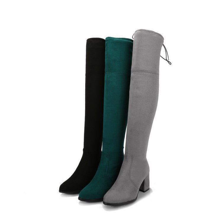 Drei Paar Overknee-Stiefel in Schwarz, Grün und Grau, aus Wildlederimitat mit Blockabsatz. Modische Damenstiefel für Herbst und Winter.
