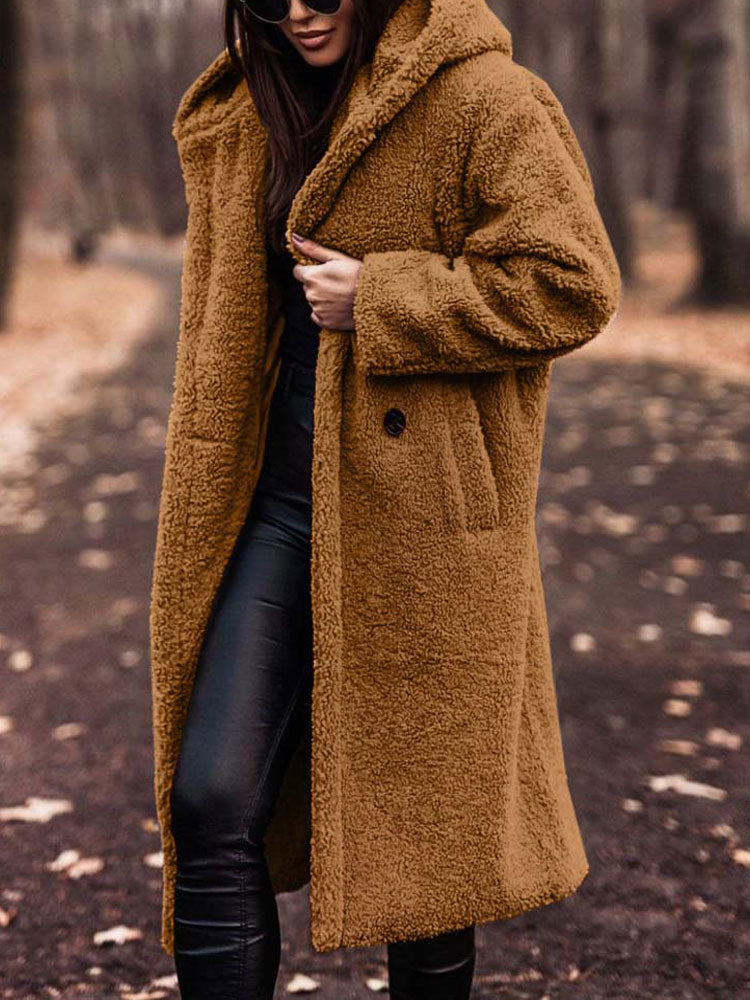Damen Teddy-Mantel in Braun, kuschelig und modisch, ideal für Herbst und Winter. Perfekt für stilvolle, warme Outfits im Freien.