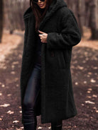 Damen Wintermantel aus schwarzem Teddyfell, modisch und warm, ideal für kalte Tage. Perfekt für stilvolle Herbst- und Winteroutfits.