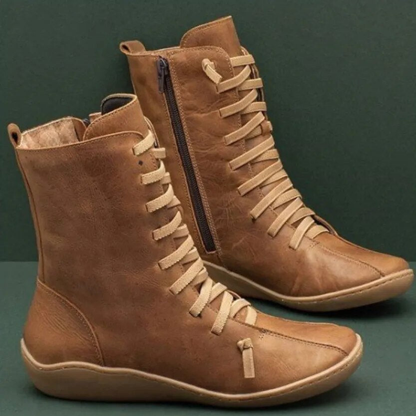 Damenstiefel aus braunem Leder mit Schnürung und Reißverschluss, ideal für Herbstmode. Bequeme, stilvolle Schuhe für jeden Anlass.