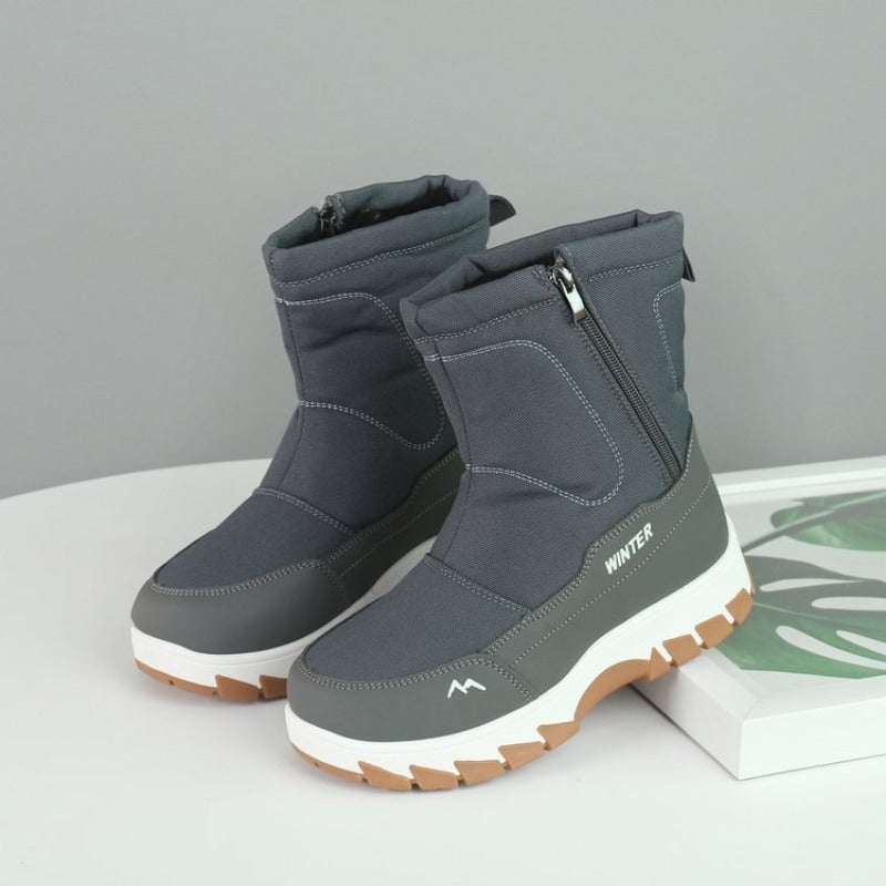 Graue Winterstiefel mit Reißverschluss, rutschfester Sohle und modernem Design. Perfekt für kalte Tage. Outdoor-Schuhe, warme Stiefel.