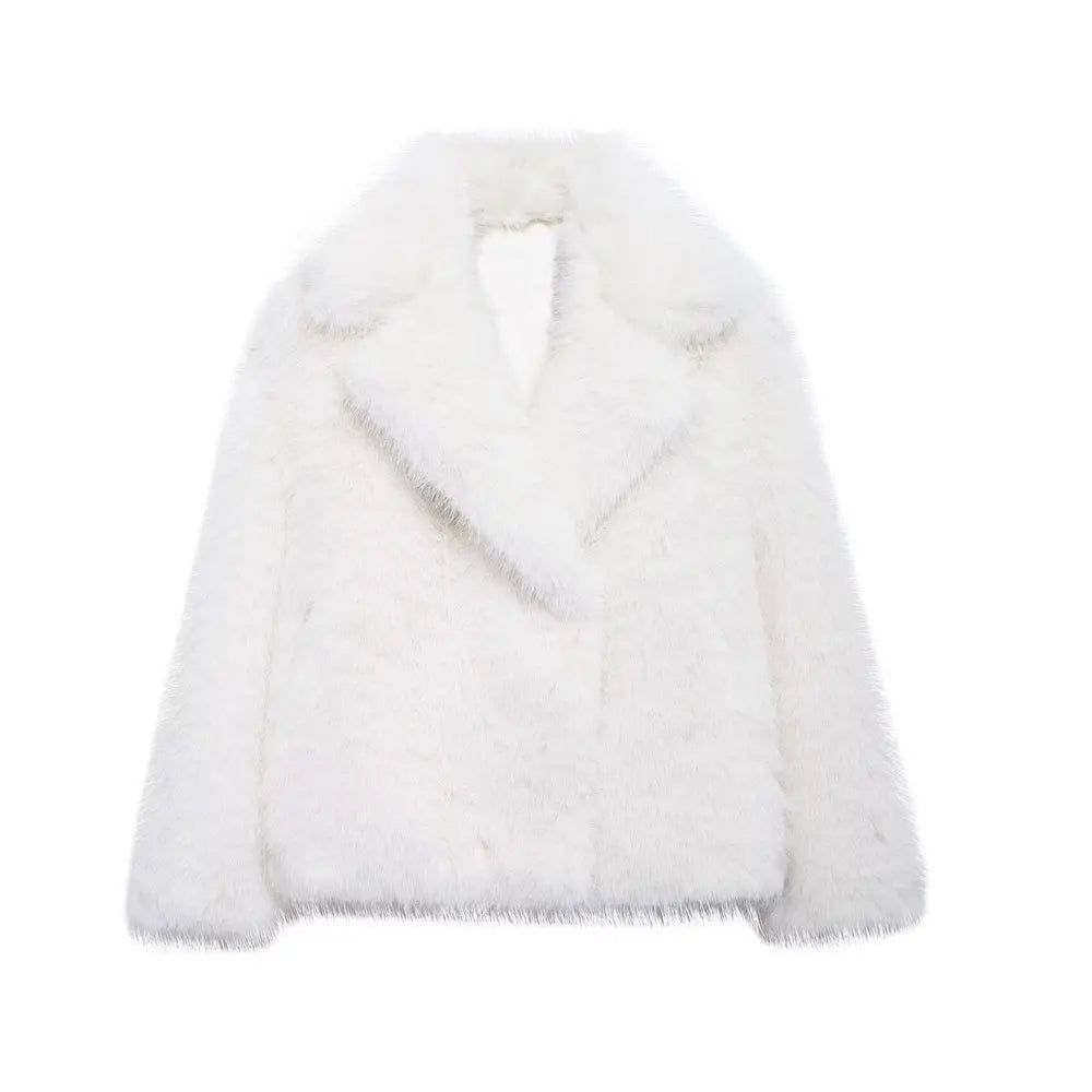 Weiße Kunstpelzjacke, Damenmode, elegant, warm, Winterbekleidung, stilvoll, luxuriös.