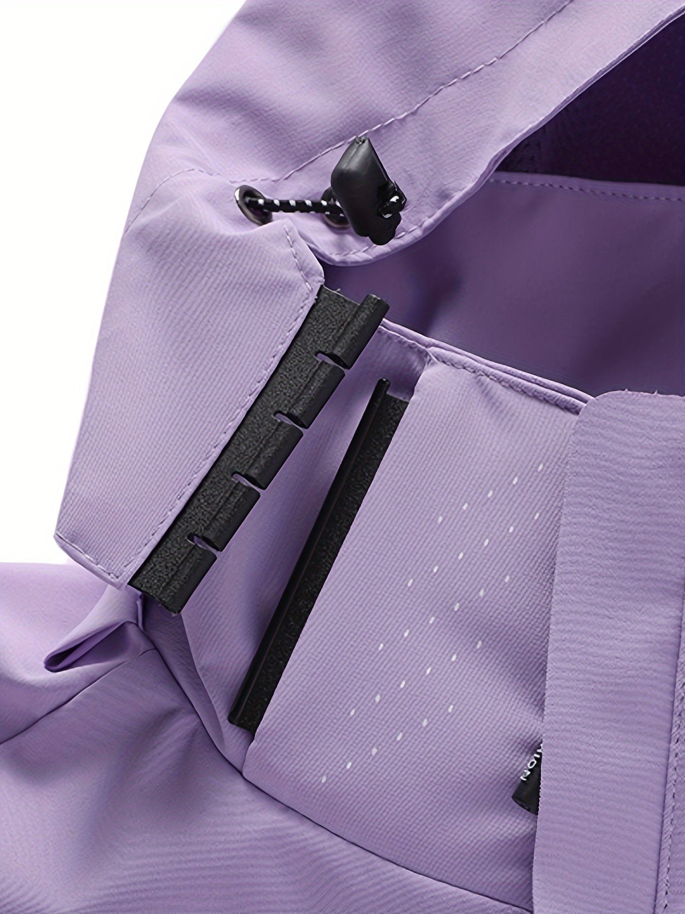 Lila Regenjacke mit verstellbarer Kapuze, wasserdichtem Reißverschluss und atmungsaktivem Material. Perfekt für Outdoor-Aktivitäten.