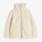 Kuschelige Damen-Fleecejacke in Cremeweiß mit Reißverschluss und Taschen. Perfekt für Herbst und Winter. Modische, warme Oberbekleidung.