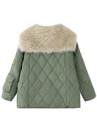 Grüne Steppjacke mit Kunstfellkragen, warm und stilvoll, ideal für Wintermode. Perfekt für Damen, die trendige und funktionale Kleidung suchen.