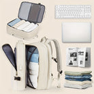 Vielseitiger, beiger Rucksack mit Laptopfach, ideal für Reisen und Arbeit. Enthält Kleidung, Laptop, Tastatur und Zeitschrift. Perfekt organisiert.