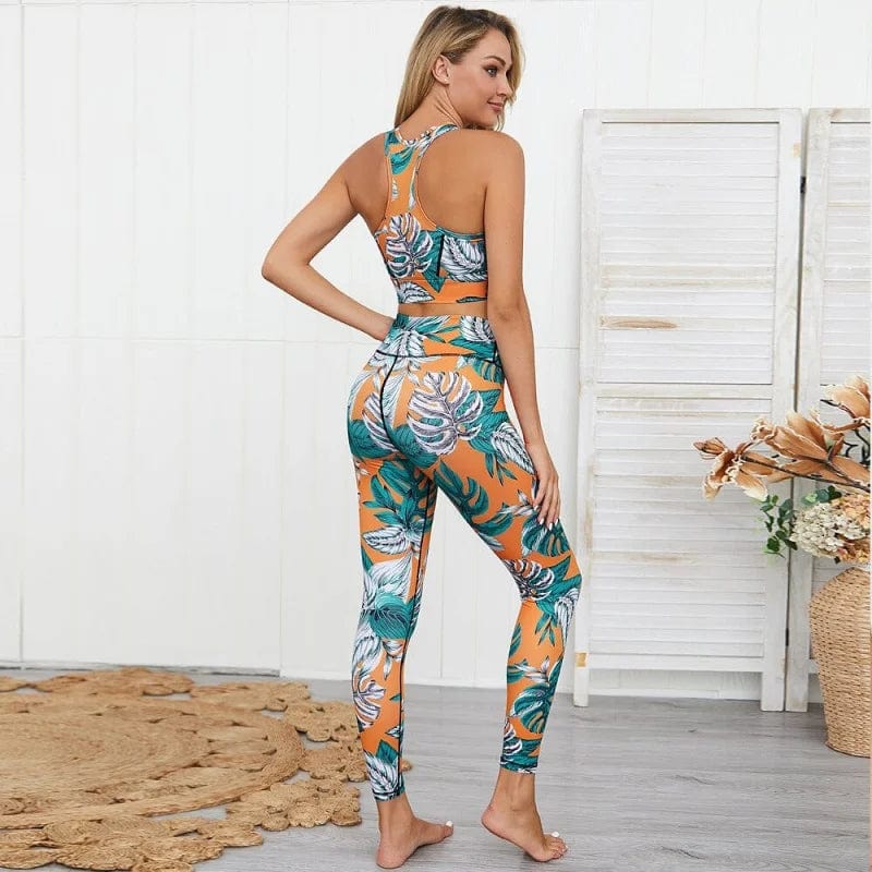 Damen-Sportset mit floralen Mustern, bestehend aus Leggings und Sport-BH. Perfekt für Yoga und Fitness. Trendige Sportmode für Frauen.