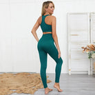 Damen-Sportset in klassischem Schnitt, grün, nahtlos, ideal für Yoga und Fitness. Bequemes, atmungsaktives Material für optimale Bewegungsfreiheit.