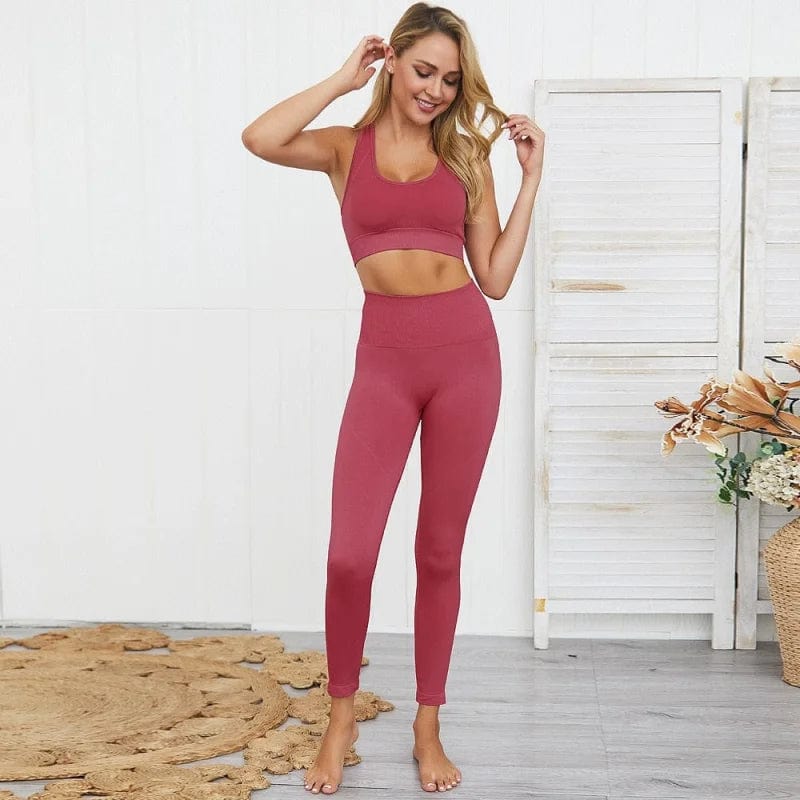 Damen-Sportset in Rot, bestehend aus Sport-BH und Leggings. Ideal für Fitness und Yoga. Bequem, atmungsaktiv, modisch. Perfekt für aktive Frauen.