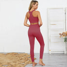 Damen-Sportset in Koralle, klassischer Schnitt, bestehend aus Sport-BH und Leggings. Ideal für Fitness, Yoga und Freizeit. Hochwertige Materialien.
