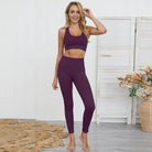 Violettes Sportset für Damen, bestehend aus Leggings und Sport-BH, ideal für Yoga und Fitness. Bequem, klassischer Schnitt, atmungsaktiv.