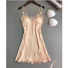 Beiges Nachthemd mit Spitzenbesatz, elegantes Design, verstellbare Träger, ideal für Damenmode, Nachtwäsche, bequem und stilvoll.