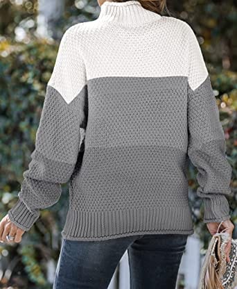 Eleganter gestreifter Pullover in Grau und Weiß, ideal für Herbstmode. Hochwertiger Strick, modisch und bequem. Perfekt für stilvolle Outfits.