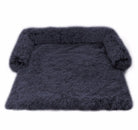 Graues, flauschiges Hundebett, rechteckig, aus weichem Material, ideal für Haustierkomfort.