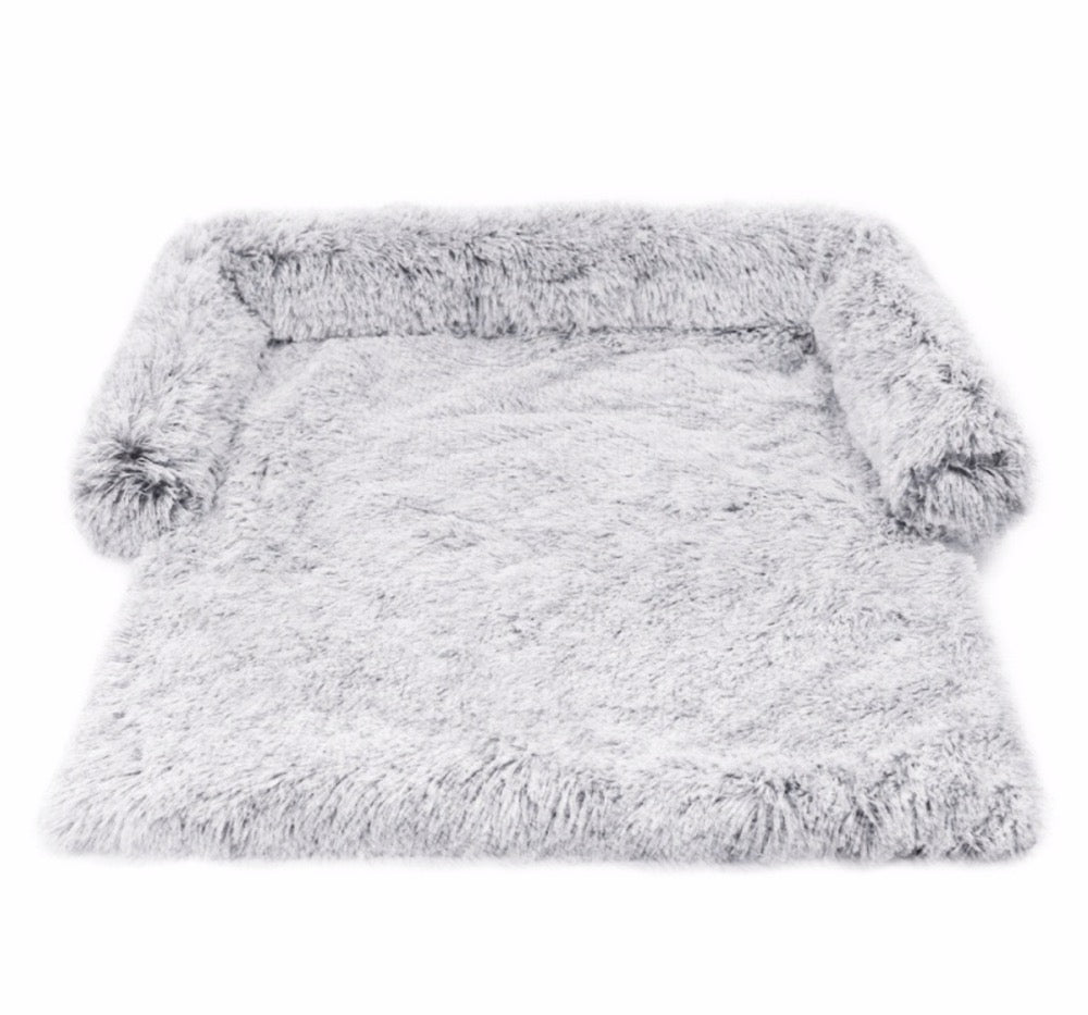 Graues, flauschiges Hundebett, rechteckig, aus weichem Plüsch, ideal für Haustierkomfort.